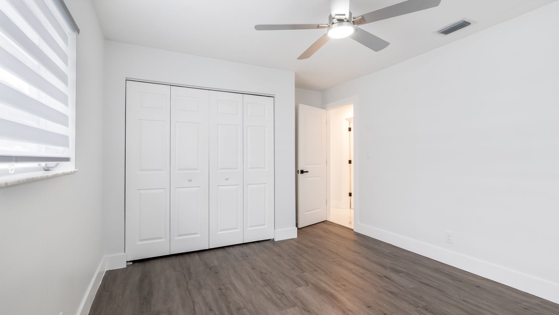 Additional bedroom with closet